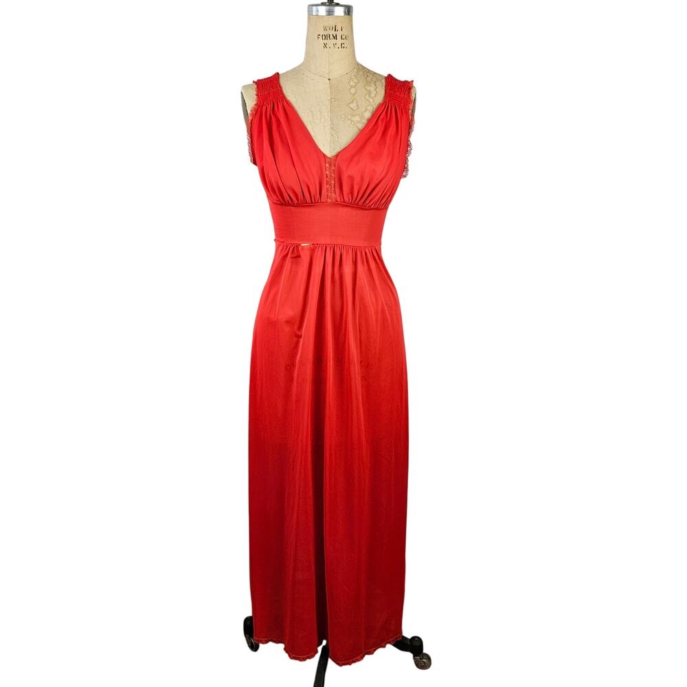VTG 70s long red nightgown seductive glamourous coquette lace 32R